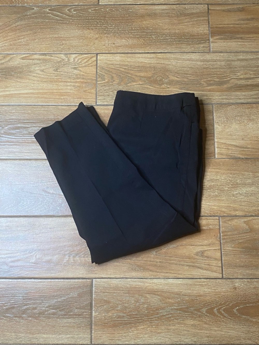 So Slimming by Chico’s 2 Black Capri Pants